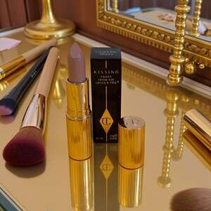 CHARLOTTE TILBURY K.I.S.S.I.N.G Lipstick - Yes Honey